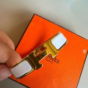Hermes Narrow Clic H Bracelet (Blanc/Yellow Gold Plated) - PM